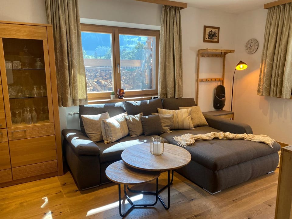 Living room, Photo of the whole room, Seating area
