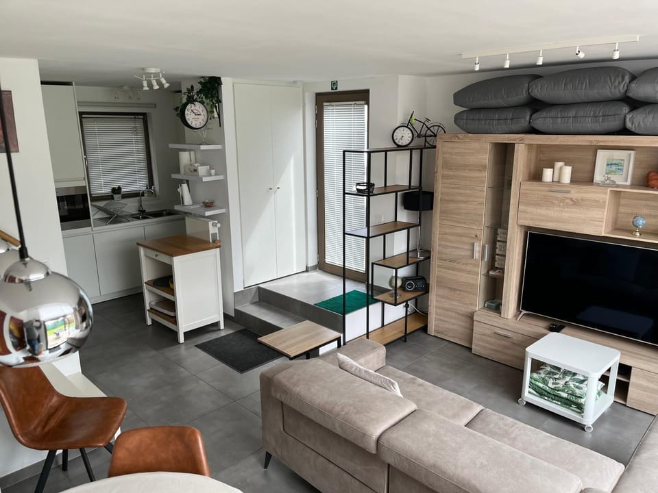 TV and multimedia, Seating area