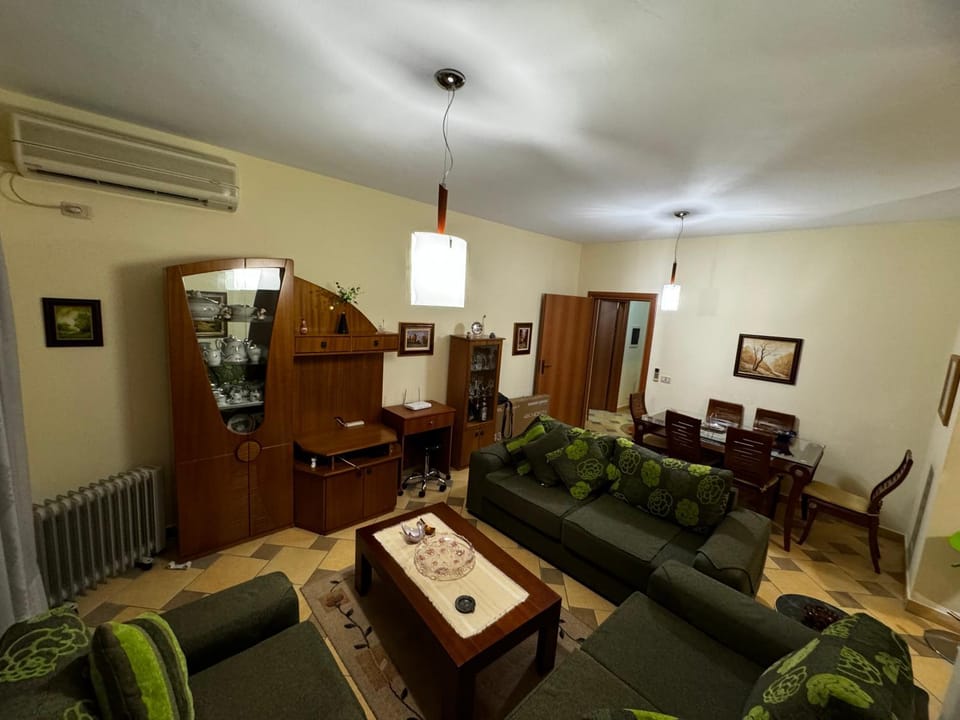 TV and multimedia, Living room, Seating area, air conditioner
