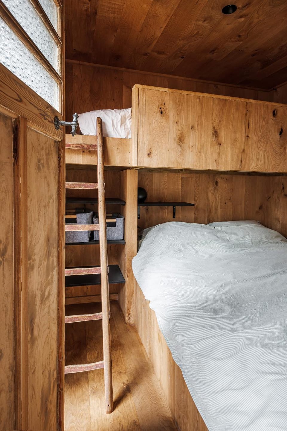 Bedroom, bunk bed