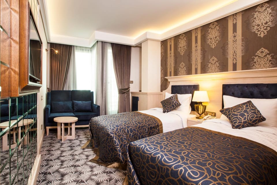 Bed, Photo of the whole room, Bedroom, Text overlay, Breakfast, Buffet breakfast, Drinks, Non alcoholic drinks, fireplace, furniture, heating, internet, towels, laundry, air conditioner