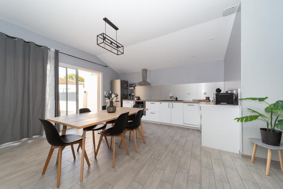 Dining area, kitchen