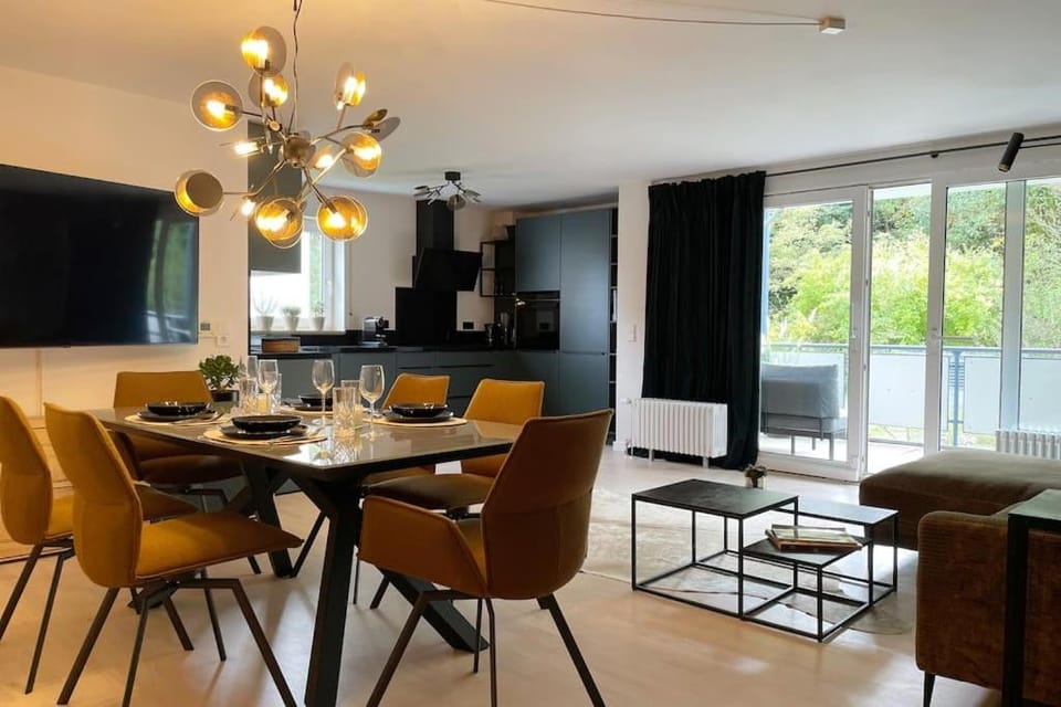 Living room, Seating area, Dining area