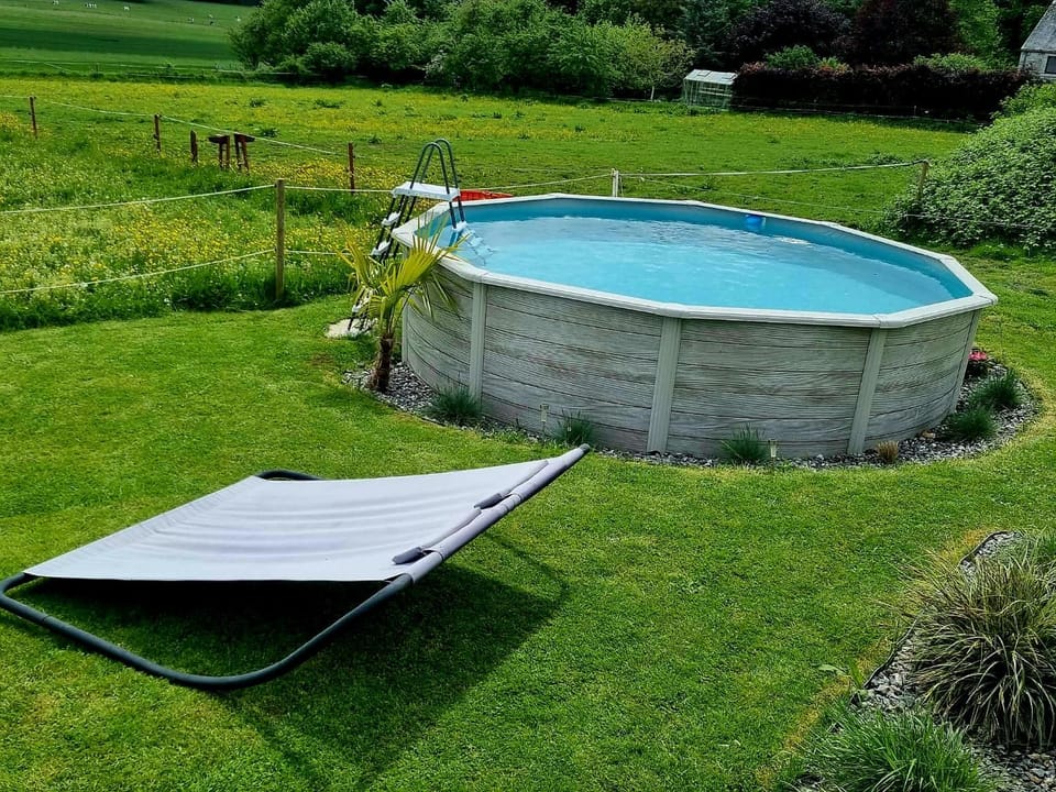 Tiny housse serenity avec jacuzzi et piscine Nature lodge in Wallonia, Belgium