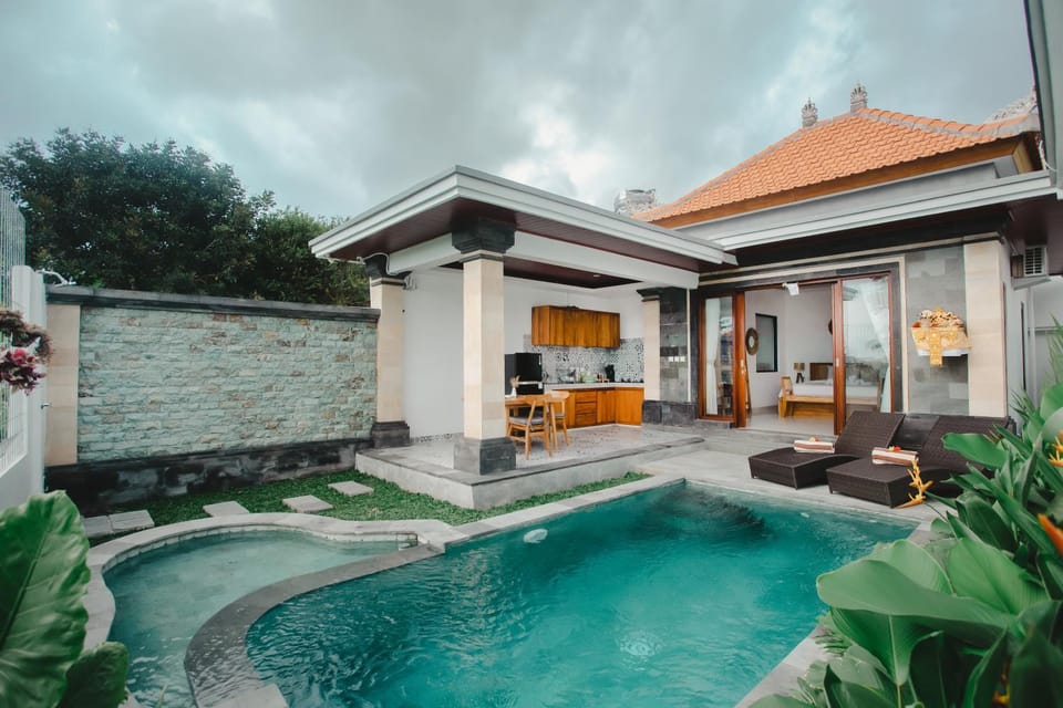 Property building, Patio, Natural landscape, Garden, Pool view