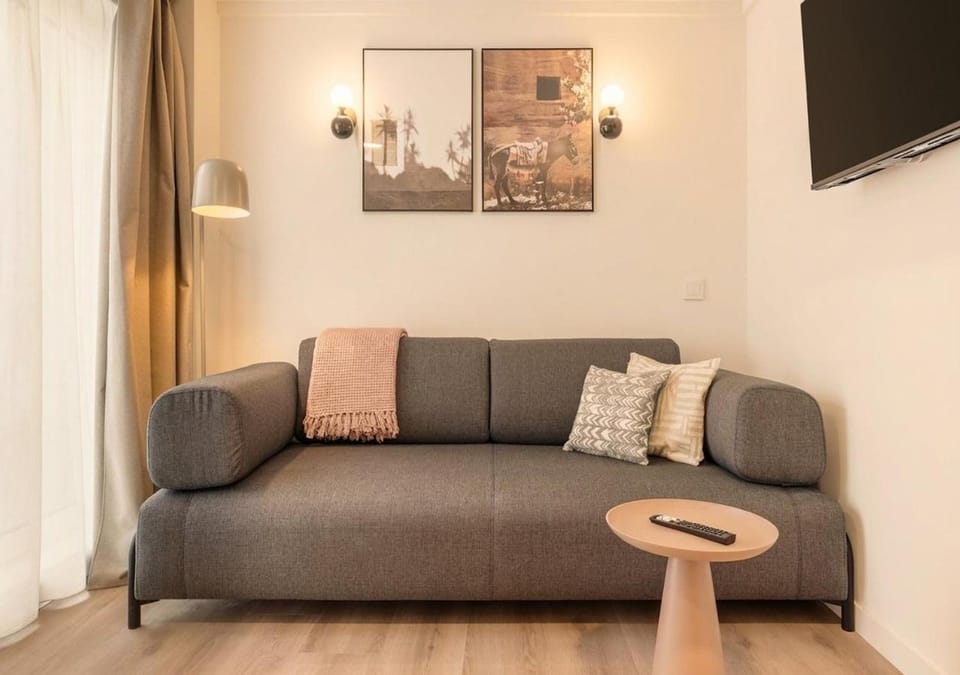 TV and multimedia, Living room, Seating area