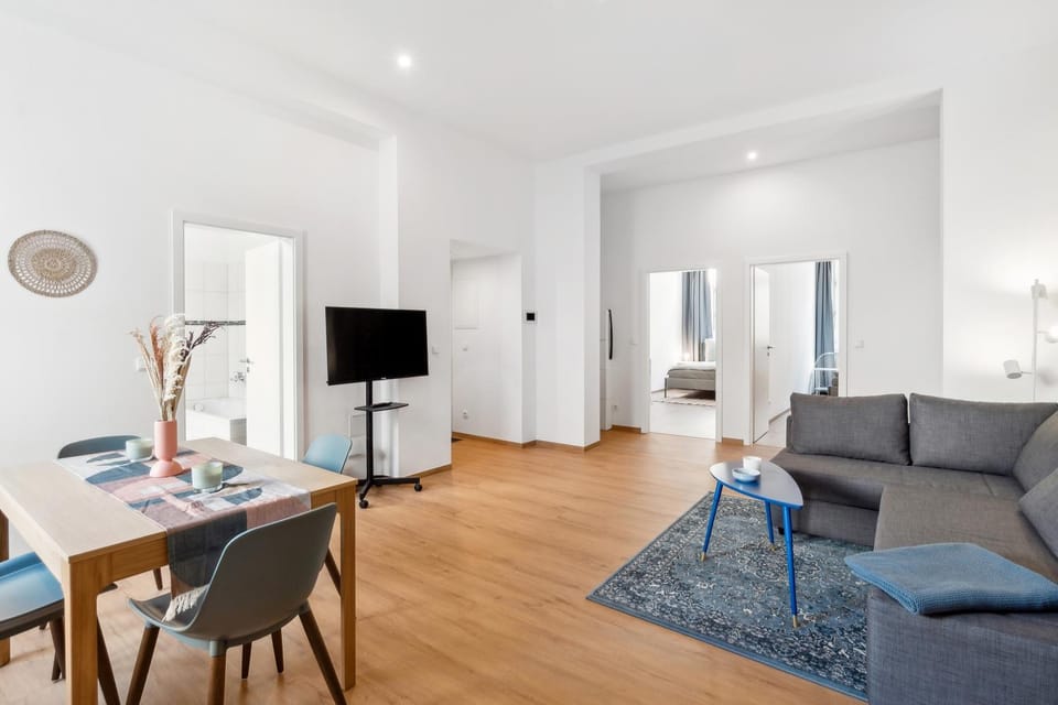 Communal lounge/ TV room, TV and multimedia, Living room, Dining area