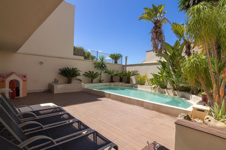 Patio, Day, Natural landscape, Garden, Garden view, Pool view, Swimming pool, sunbed