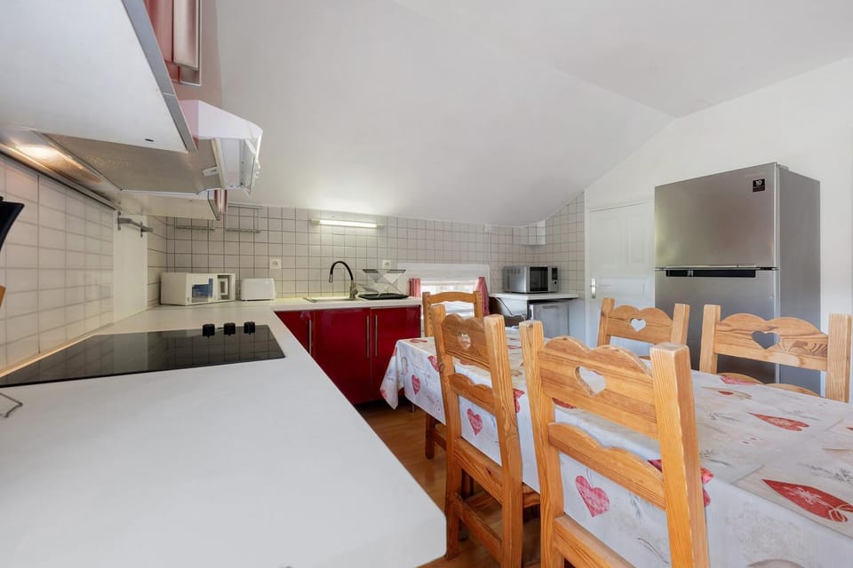 Property building, Kitchen or kitchenette, Living room