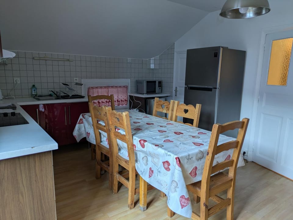 Property building, Kitchen or kitchenette, Living room