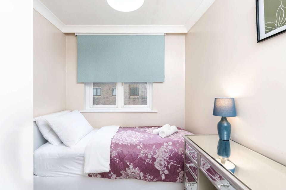 Bed, Photo of the whole room, Decorative detail, Bedroom