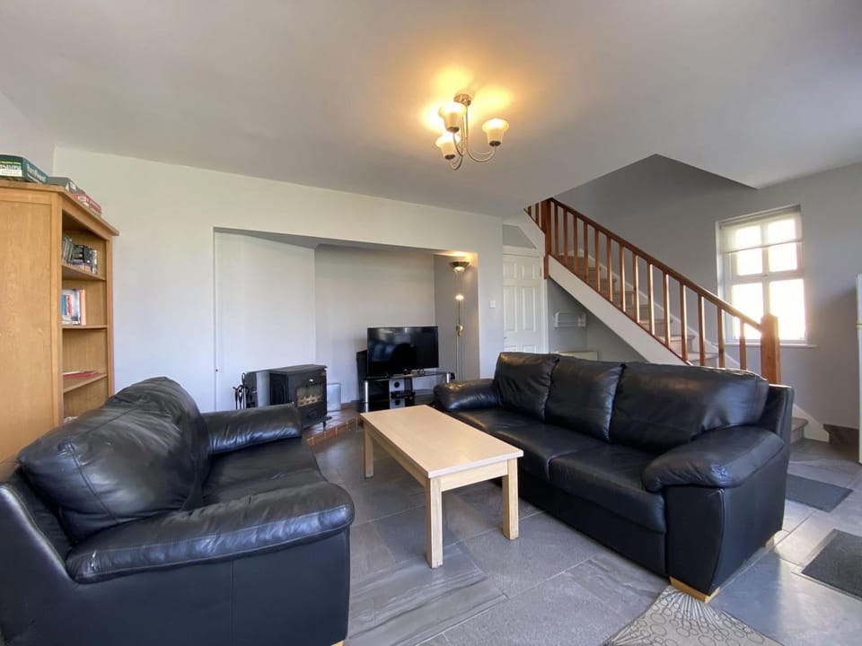 TV and multimedia, Living room, Seating area, fireplace