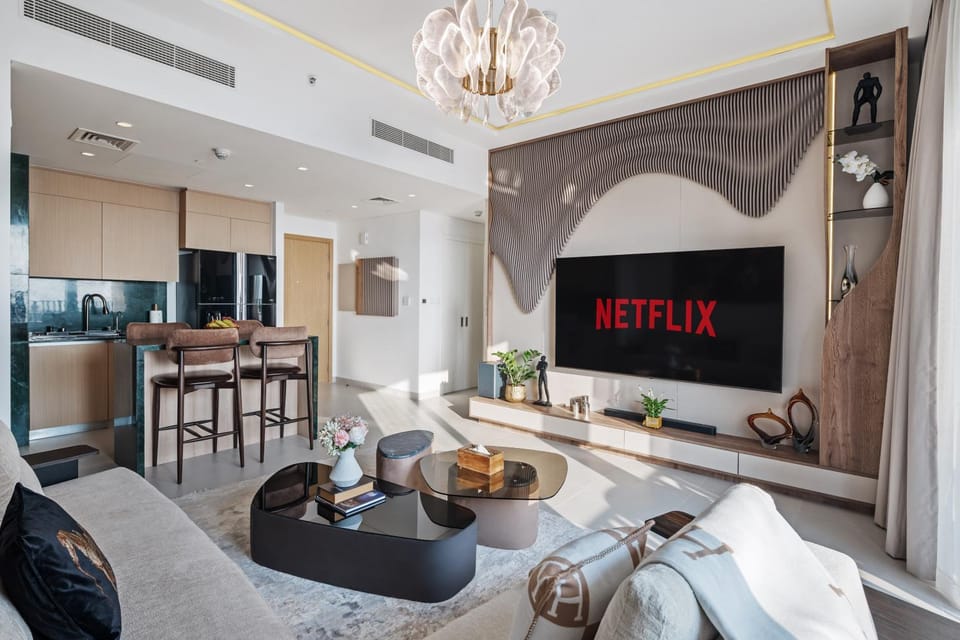 TV and multimedia, Kitchen or kitchenette, Living room, Seating area, Evening entertainment