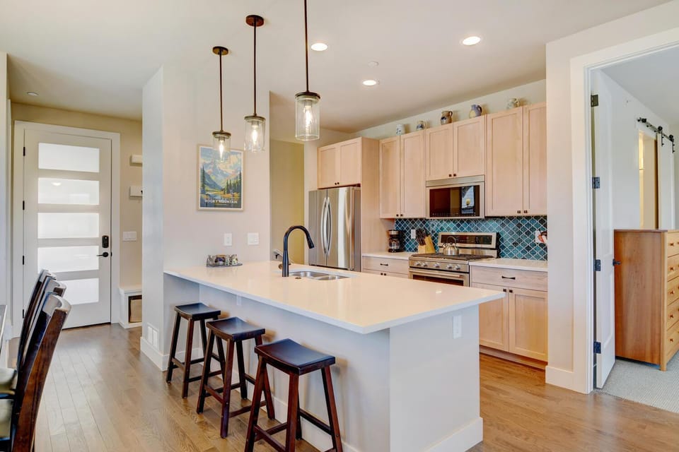 Kitchen or kitchenette