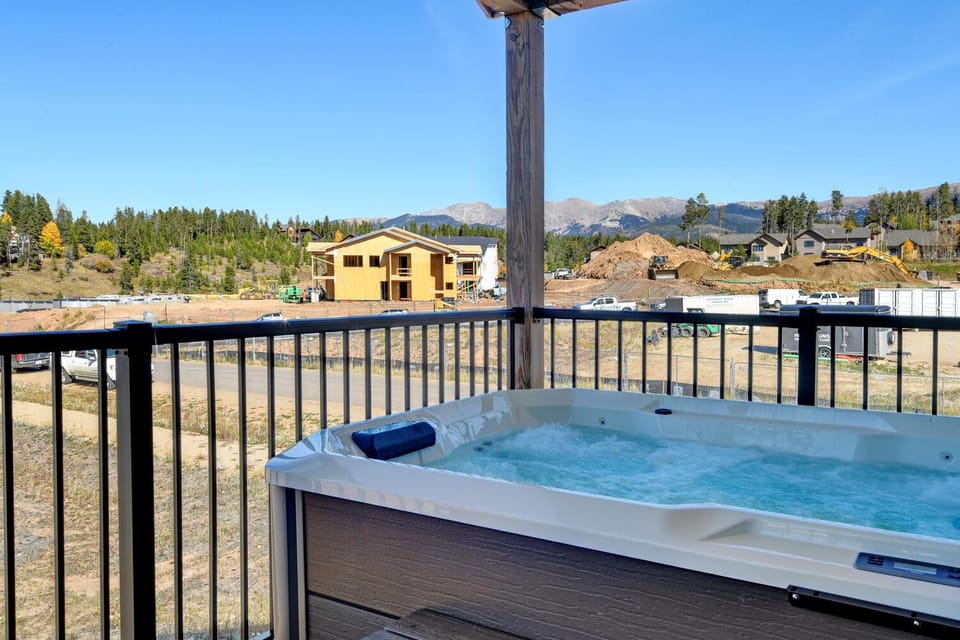 Hot Tub, Mountain view