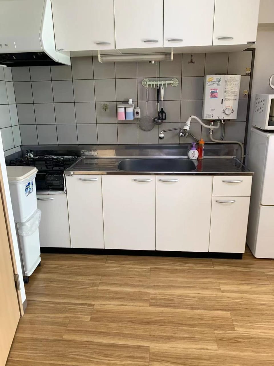 Kitchen or kitchenette, oven, stove