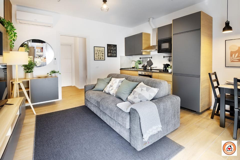 Kitchen or kitchenette, Living room, Seating area