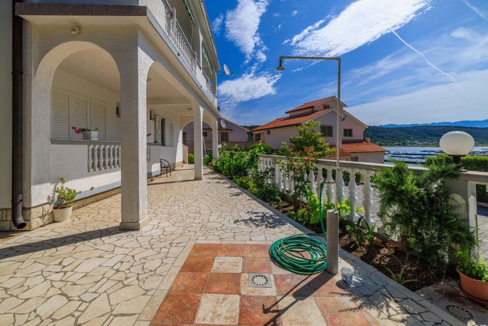 Patio, Facade/entrance