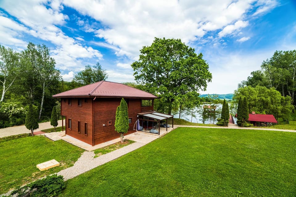 Property building, Nearby landmark, Spring, Natural landscape, Garden, Garden, Garden view, Lake view
