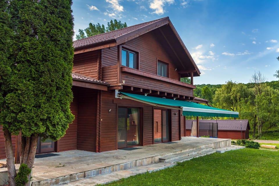 Property building, Day, Natural landscape, Balcony/Terrace, Garden view