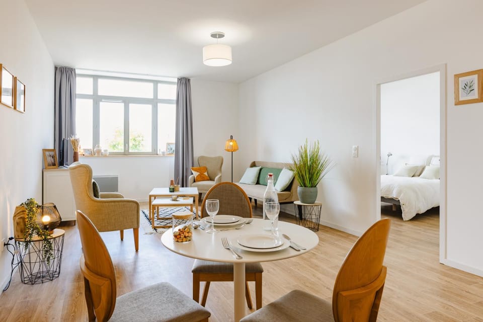 Living room, Dining area, Bedroom