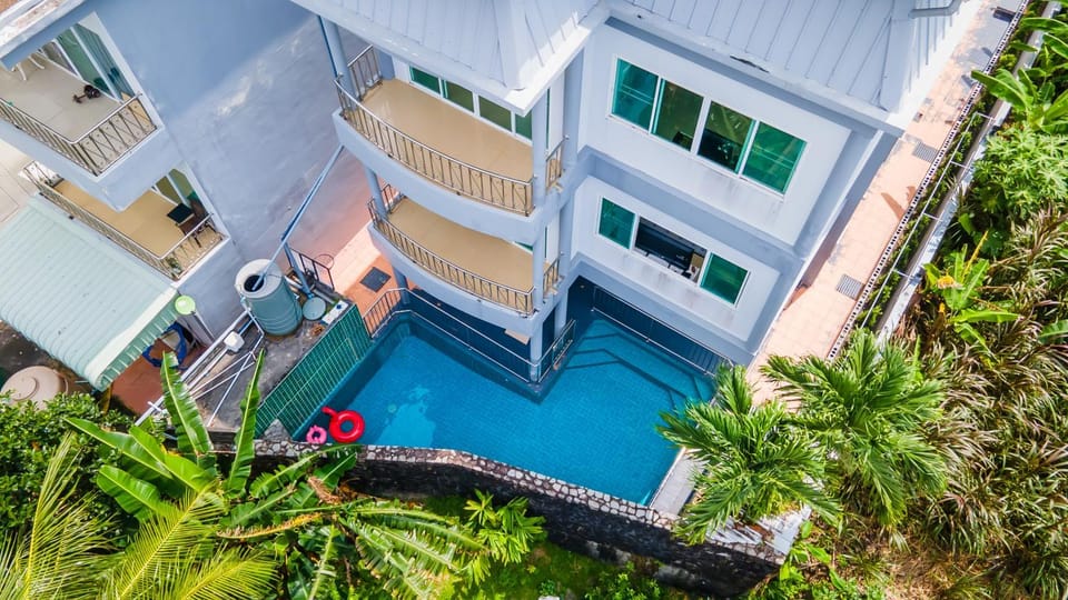 Property building, Day, Pool view, Swimming pool
