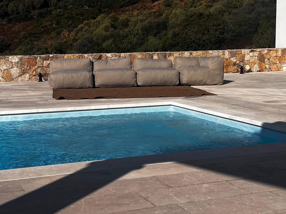 Patio, Day, Natural landscape, Hot Tub, Balcony/Terrace, Living room, Seating area, Pool view, Swimming pool, sunbed