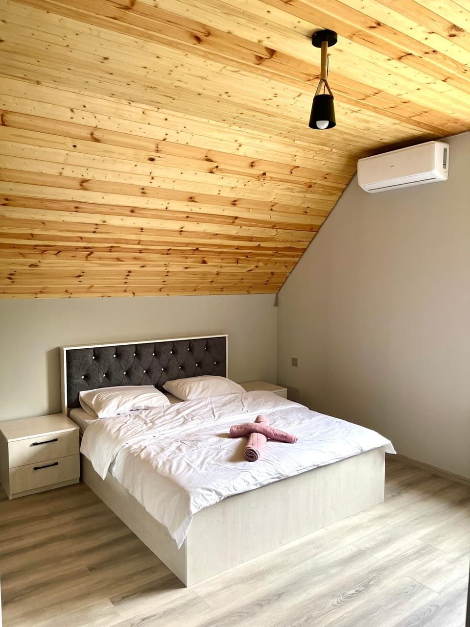 Bed, Photo of the whole room, Bedroom, towels, air conditioner