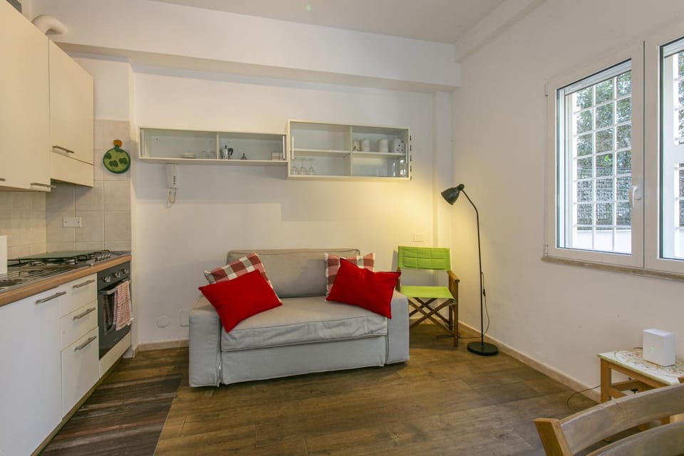 Kitchen or kitchenette, Seating area