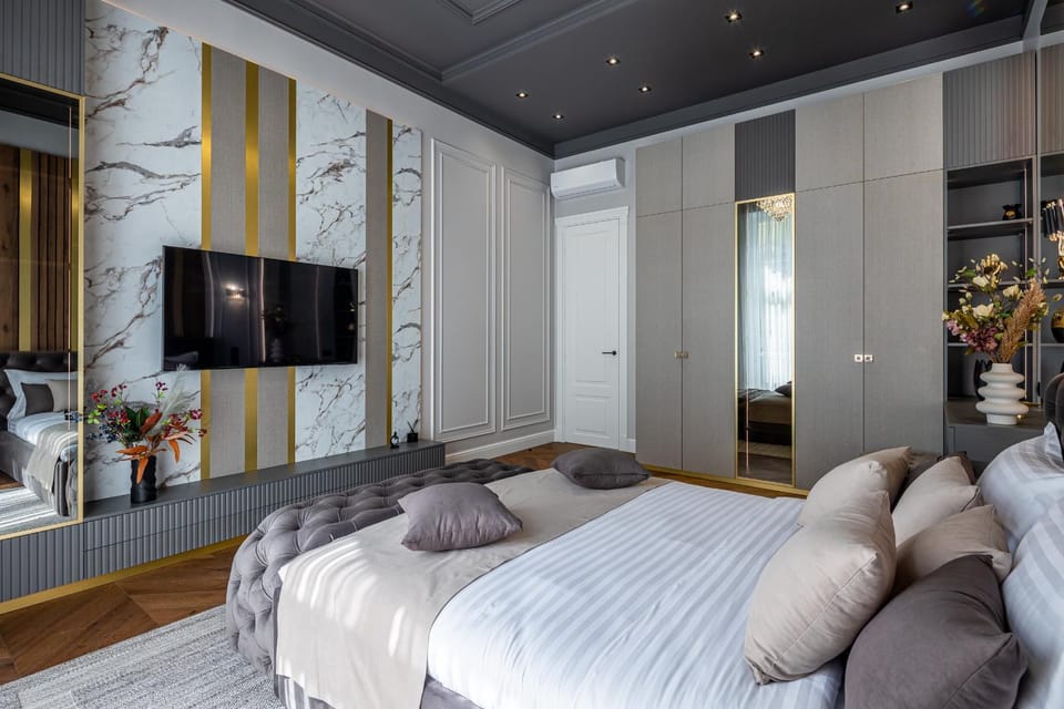 Communal lounge/ TV room, Bed, TV and multimedia, Seating area, Evening entertainment, Bedroom, wardrobe