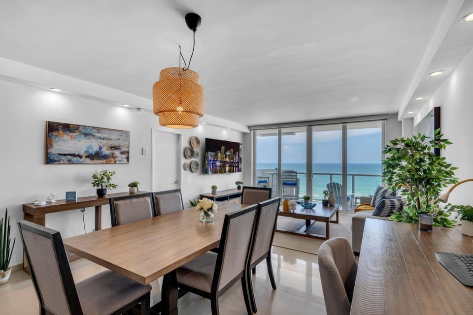 Serena Miami Beachfront 2 Bedrooms with Direct OceanView and Parking Apartment in Miami Beach