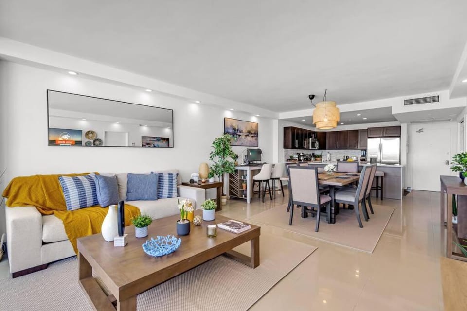 Serena Miami Beachfront 2 Bedrooms with Direct OceanView and Parking Apartment in Miami Beach