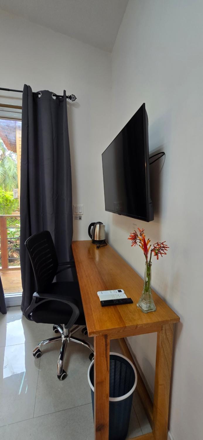 Bamboo Pool and Lodge Bed and Breakfast in Bocas del Toro Province