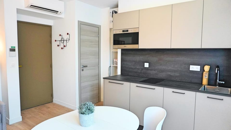 Kitchen or kitchenette, stove