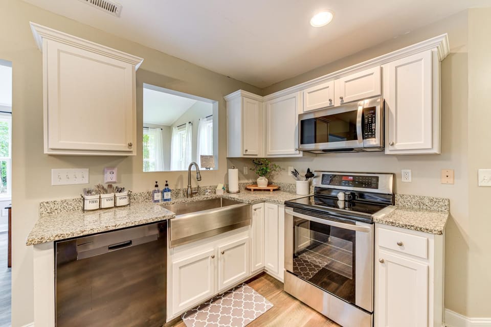 Pet-Friendly Home in Monroe: Deck, Grill & Yard! House in South Carolina