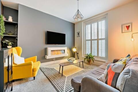 Beautiful Town Centre Apartment 110 Square Metre With Parking WEEKLY and MONTHLY Reduced Rates Apartment in Shrewsbury