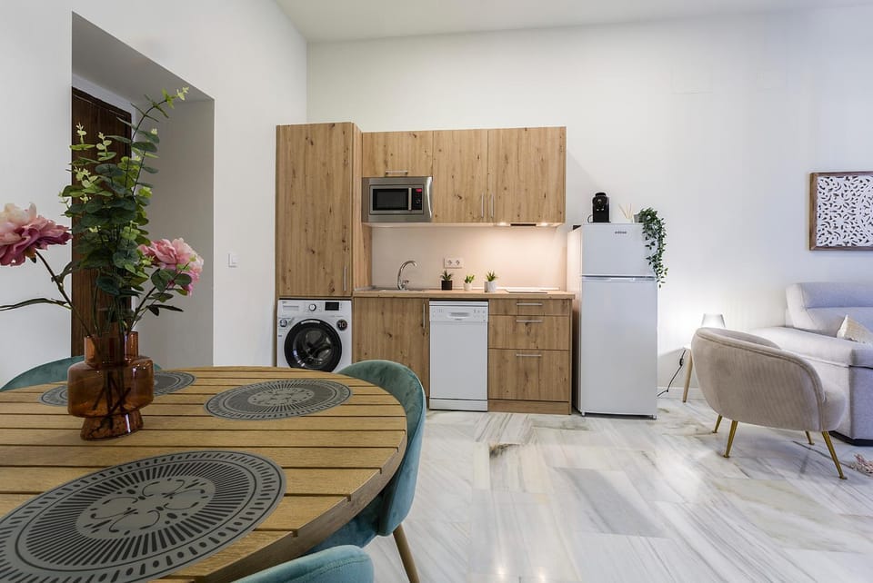 Kitchen or kitchenette, Seating area, Dining area, dishwasher, stove, washing machine
