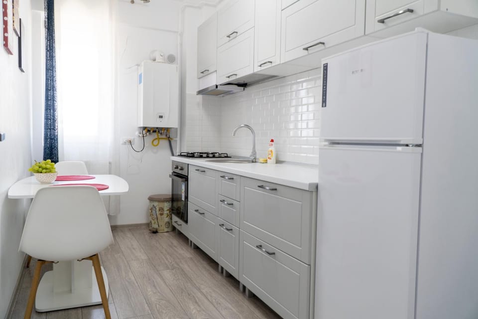 Kitchen or kitchenette, Dining area, oven, stove