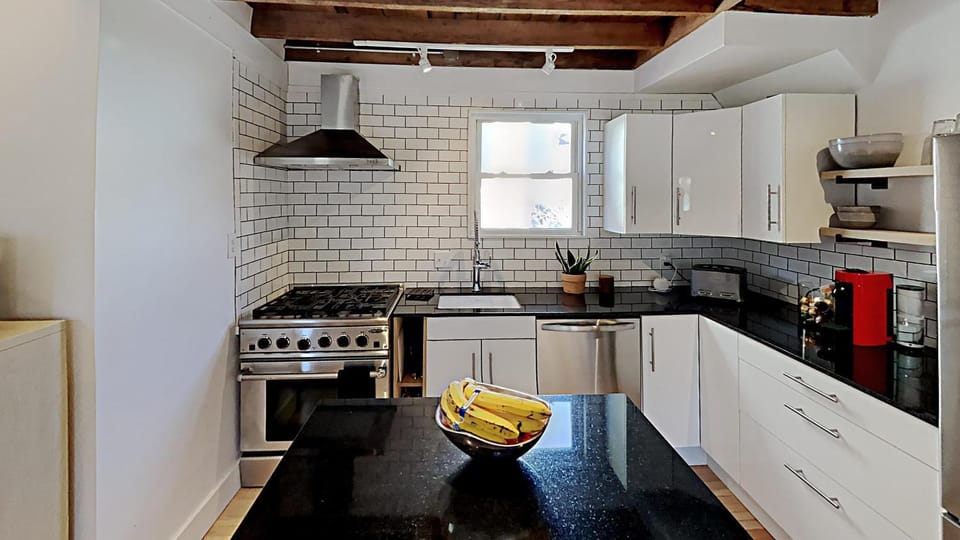 Coffee/tea facilities, Kitchen or kitchenette, dishwasher, oven, pet friendly, stove, toaster
