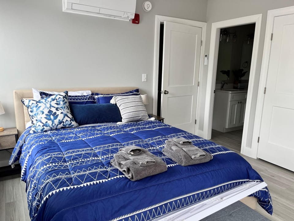 Bed, Photo of the whole room, Bedroom, towels, wardrobe, air conditioner