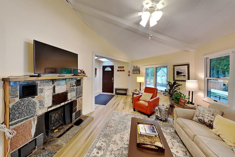 Water's Edge House in Bucksport