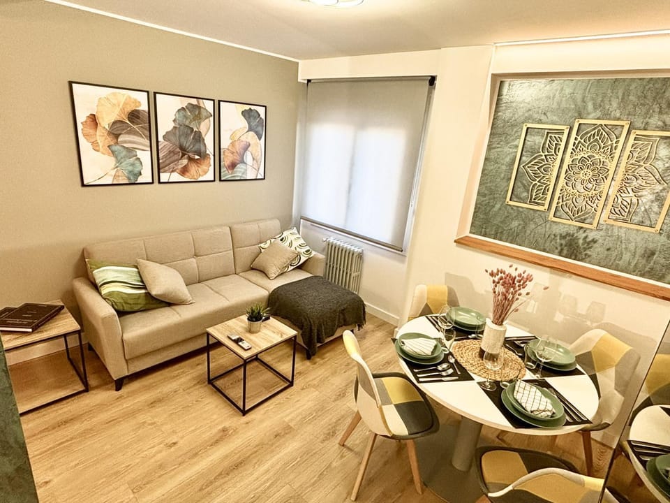 Communal lounge/ TV room, TV and multimedia, Living room, Dining area