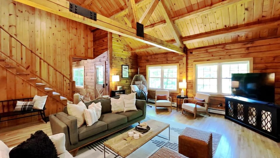 Communal lounge/ TV room, TV and multimedia, Living room, Seating area, Evening entertainment