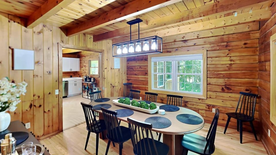Food and drinks, Dining area