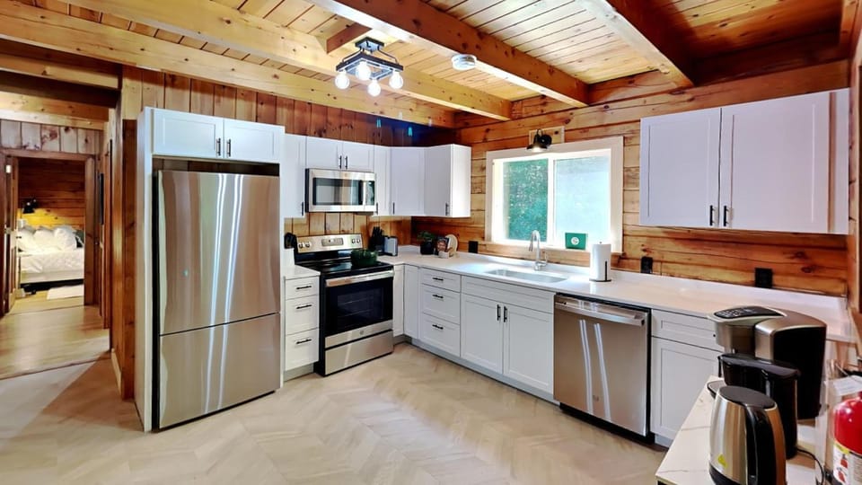 Coffee/tea facilities, Kitchen or kitchenette, dishwasher, oven, pet friendly, stove, toaster