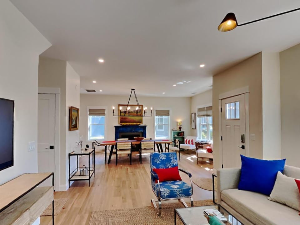 Communal lounge/ TV room, TV and multimedia, Living room, Seating area, Dining area, Evening entertainment