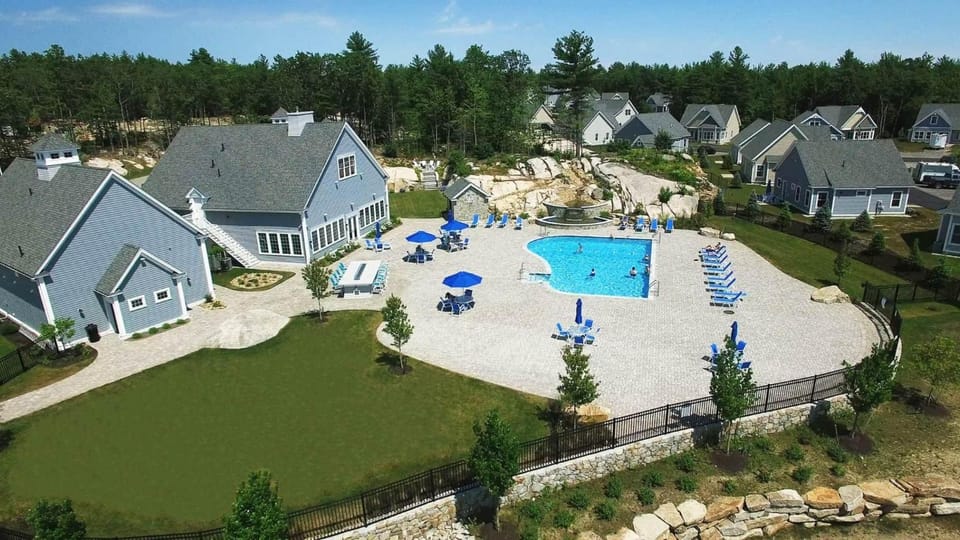 Day, Natural landscape, Bird's eye view, Pool view, Swimming pool, sunbed