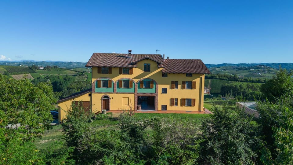 Property building, Day, Natural landscape, Mountain view