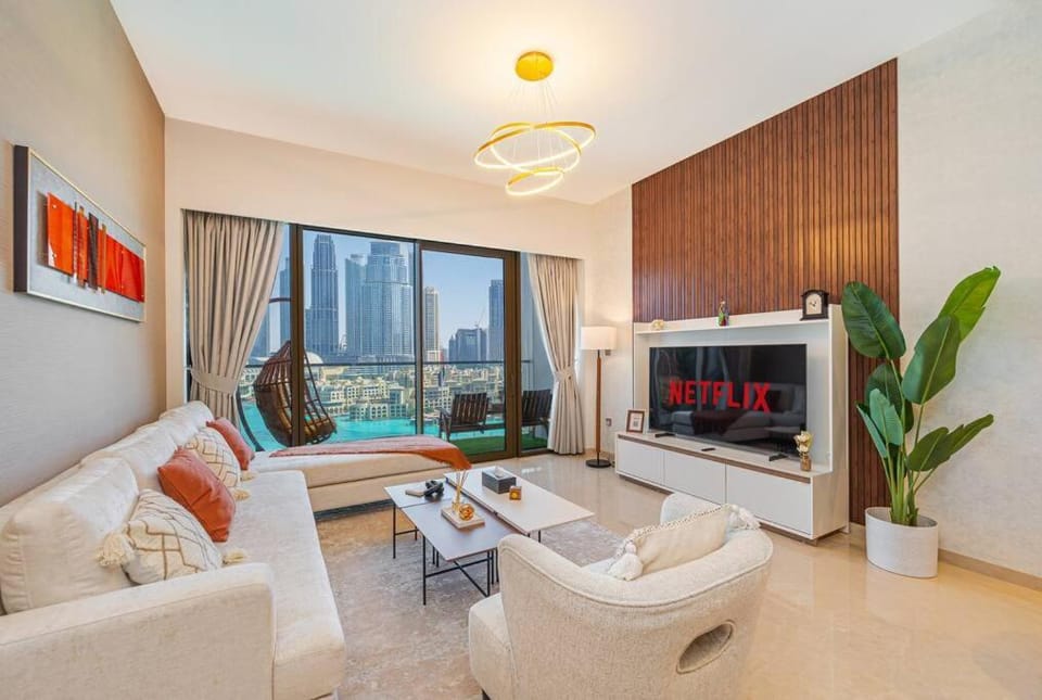 TV and multimedia, View (from property/room), Balcony/Terrace, Living room, Seating area, City view