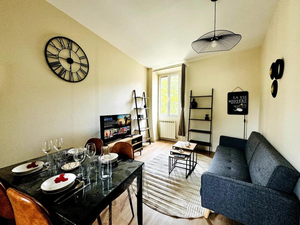 TV and multimedia, Living room, Seating area